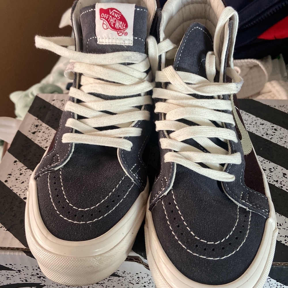 Vans - Picture 2 of 4
